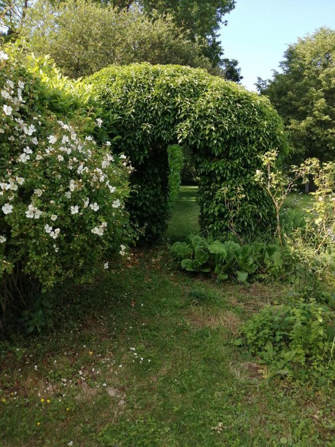 Les Berges De La Planchette Bed & Breakfast Yvignac-la-Tour Exterior foto