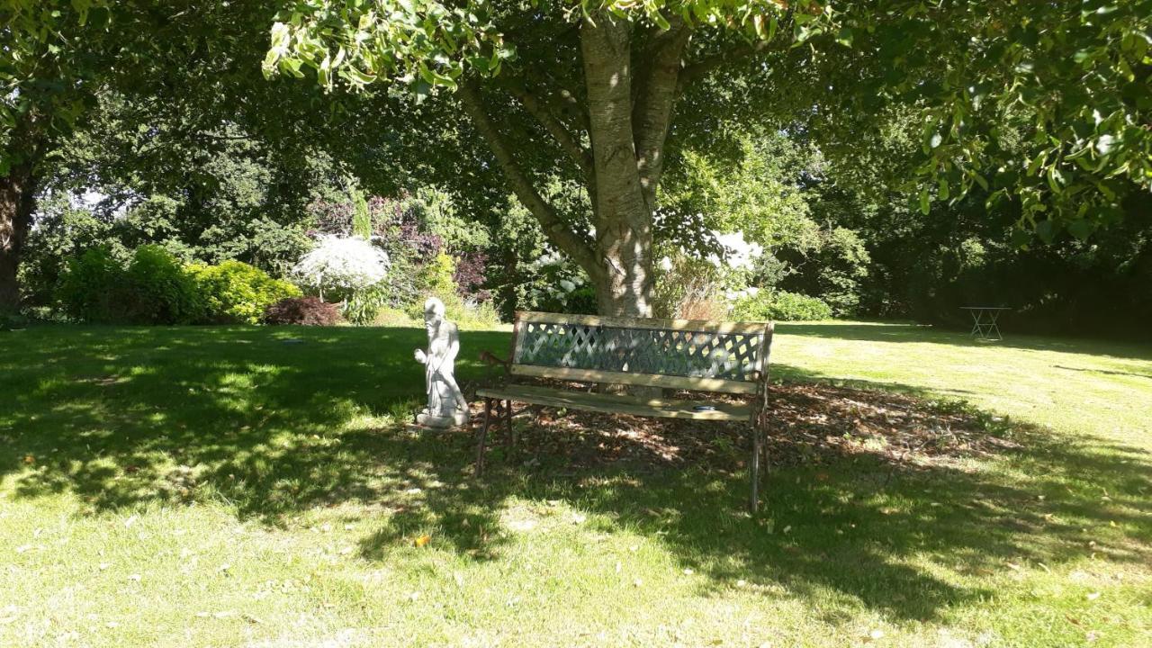 Les Berges De La Planchette Bed & Breakfast Yvignac-la-Tour Exterior foto