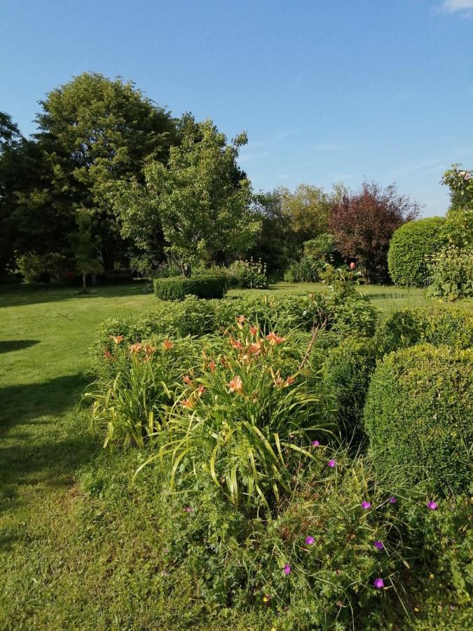 Les Berges De La Planchette Bed & Breakfast Yvignac-la-Tour Exterior foto