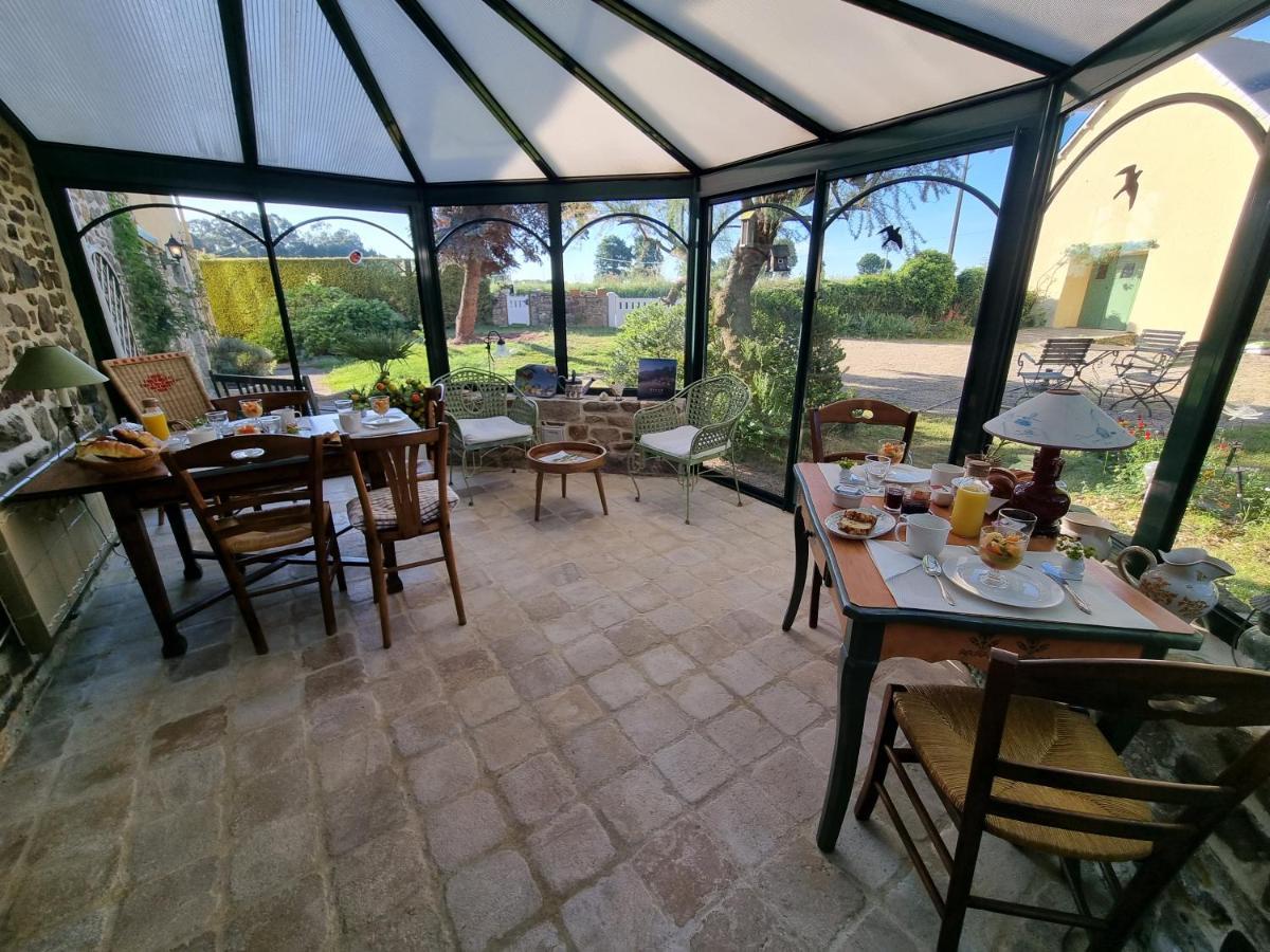Les Berges De La Planchette Bed & Breakfast Yvignac-la-Tour Exterior foto