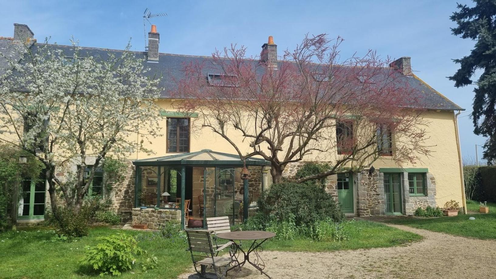 Les Berges De La Planchette Bed & Breakfast Yvignac-la-Tour Exterior foto